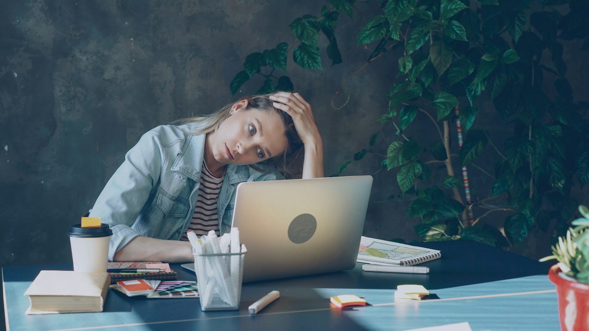 Deze lichaamssignalen gaan een burn-out vaak vooraf